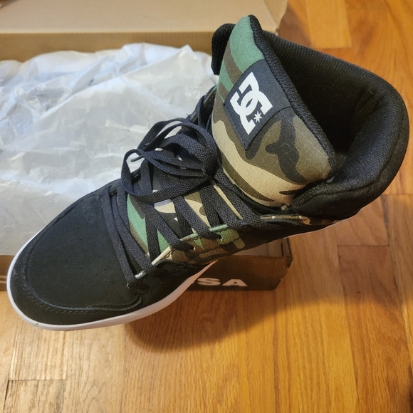 DC Men's Cure High-Top Sneaker - Picture 4 of 7